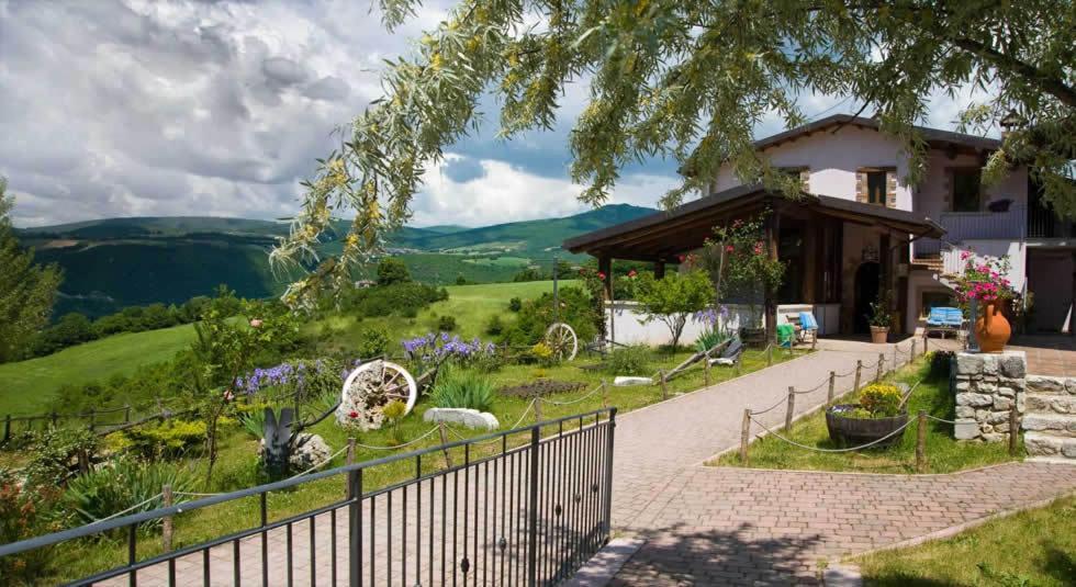 Agriturismo Valle Tezze Cascia Ngoại thất bức ảnh