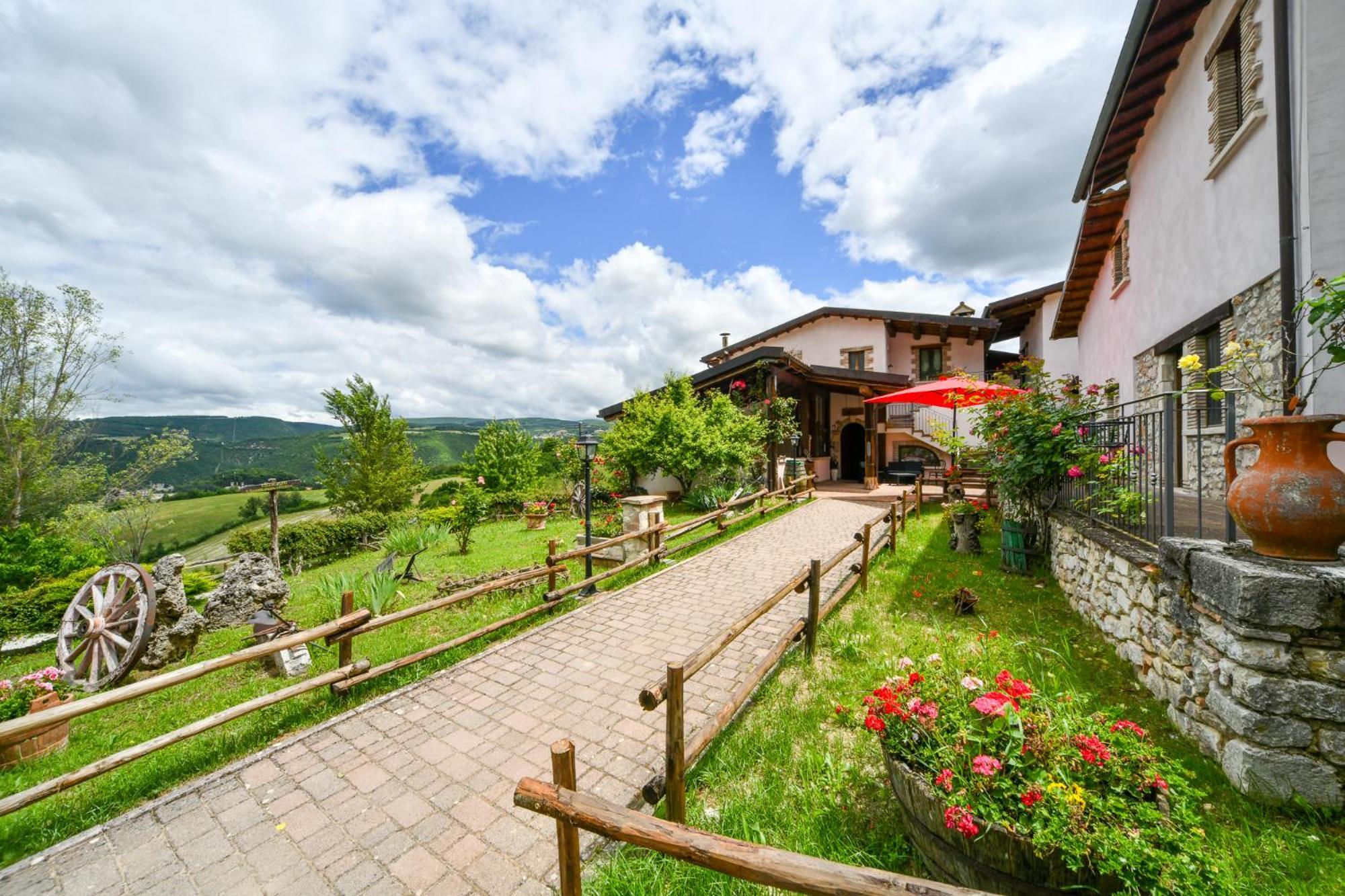 Agriturismo Valle Tezze Cascia Ngoại thất bức ảnh
